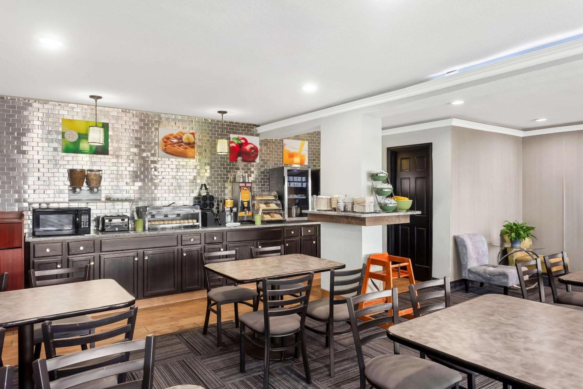 Econo Lodge Waynesboro - Skyline Drive Bagian luar foto