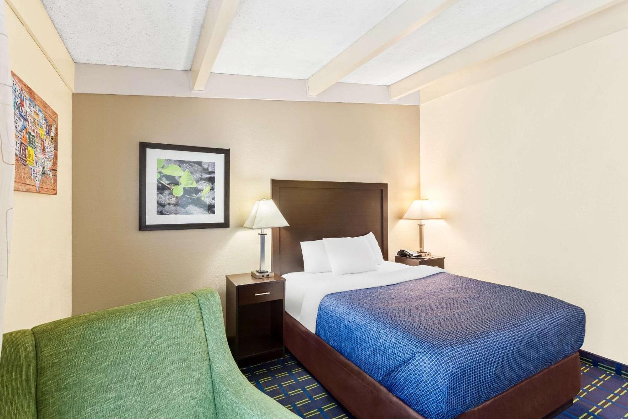 Econo Lodge Waynesboro - Skyline Drive Bagian luar foto