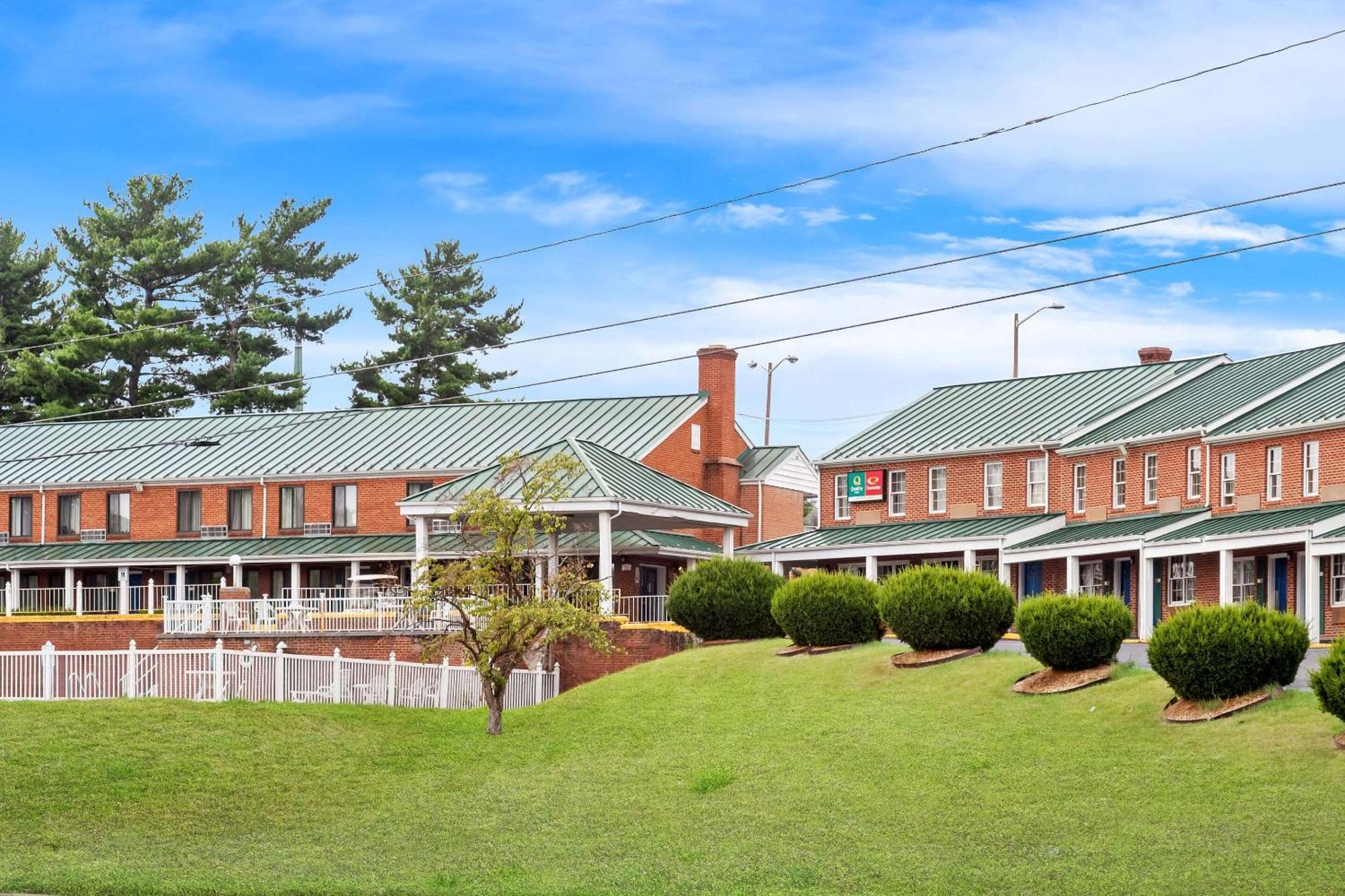 Econo Lodge Waynesboro - Skyline Drive Bagian luar foto